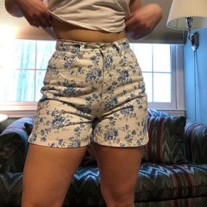 Vintage Bill Blass floral shorts